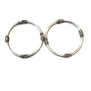 Set/2 metal bangle bracelets w/design on 4 sides